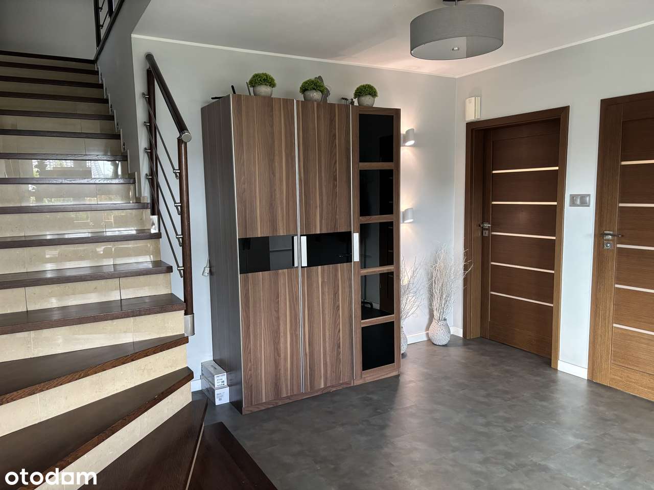 Nowoczesny dom z garażem w spokojnej okolicy, gotowy do zamieszkania - Pełny obrazek: 5/20