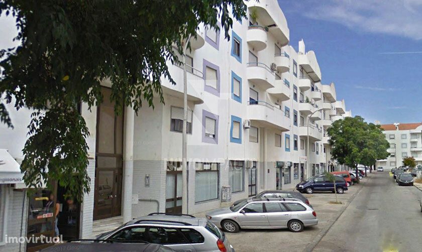 Montijo - Lavandaria totalmente equipada + Garagem e Arrecadação