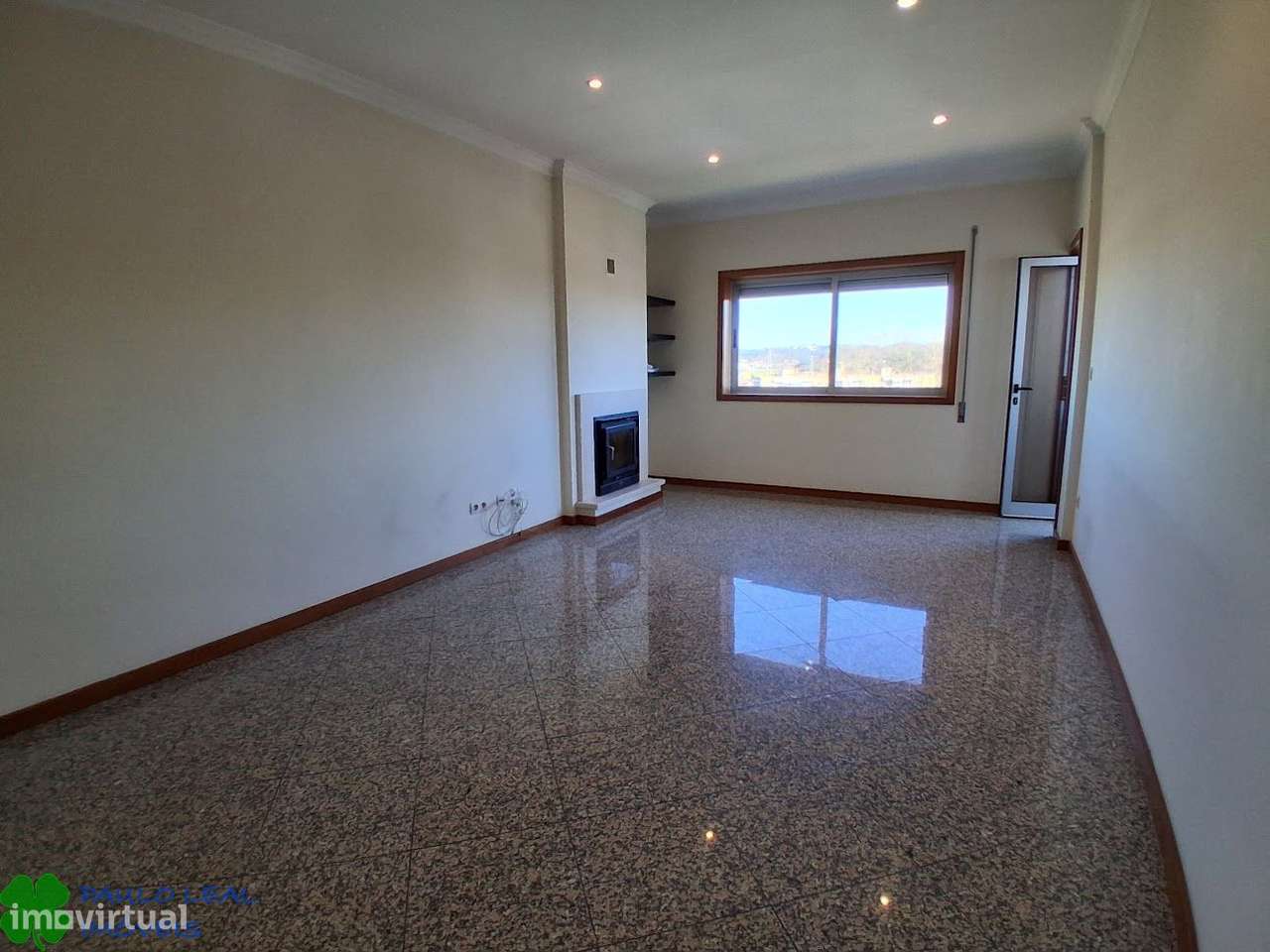 t2 panorâmico a 300 metros ismai com garagem box 2 carros - Grande imagem: 3/15