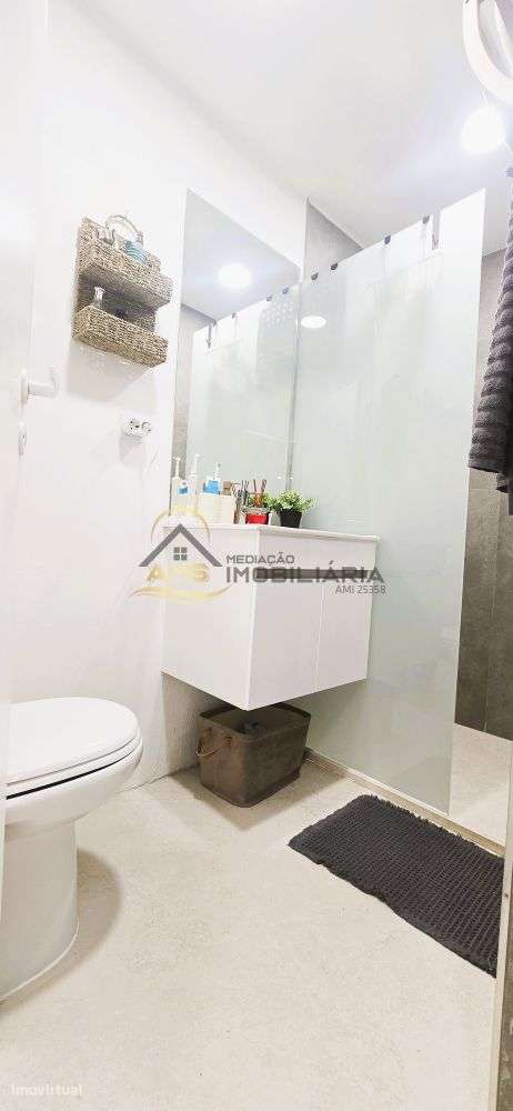 LOJA COMERCIAL/APARTAMENTO T1+1-30