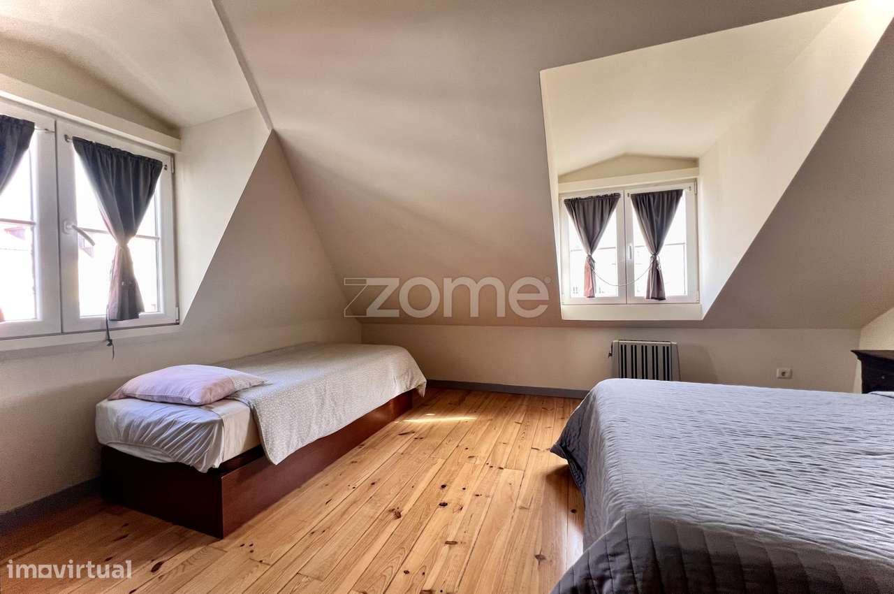 Prédio com 4 apartamentos e uma loja em Santa Catarina - Lisboa-13