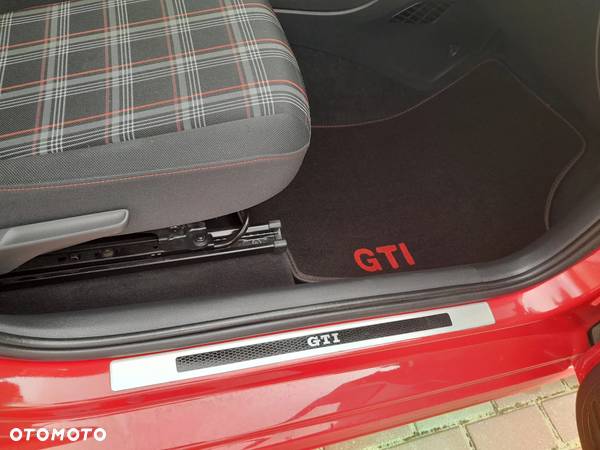 Volkswagen up! GTI - 18