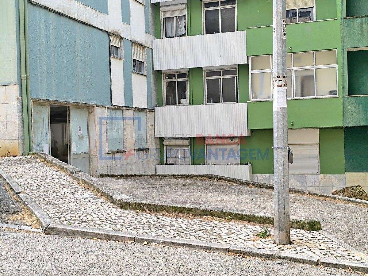 Loja 210m2 Cacém - Entrada para Carros - Grande imagem: 3/30