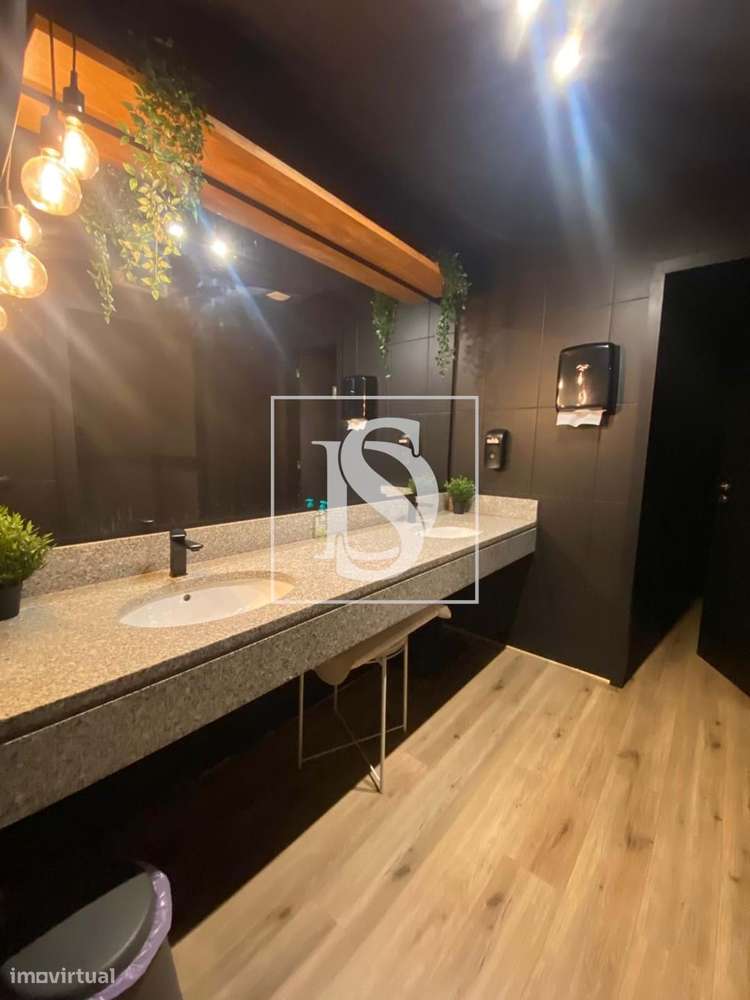 Trespasse restaurante/hamburgueria em Braga — Oportunidade Única de In-12