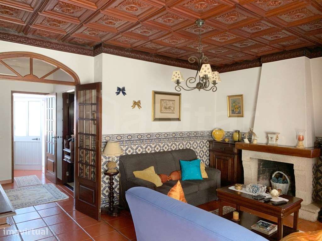 Moradia T5 + 2 C/ Quintal e Sótão-16