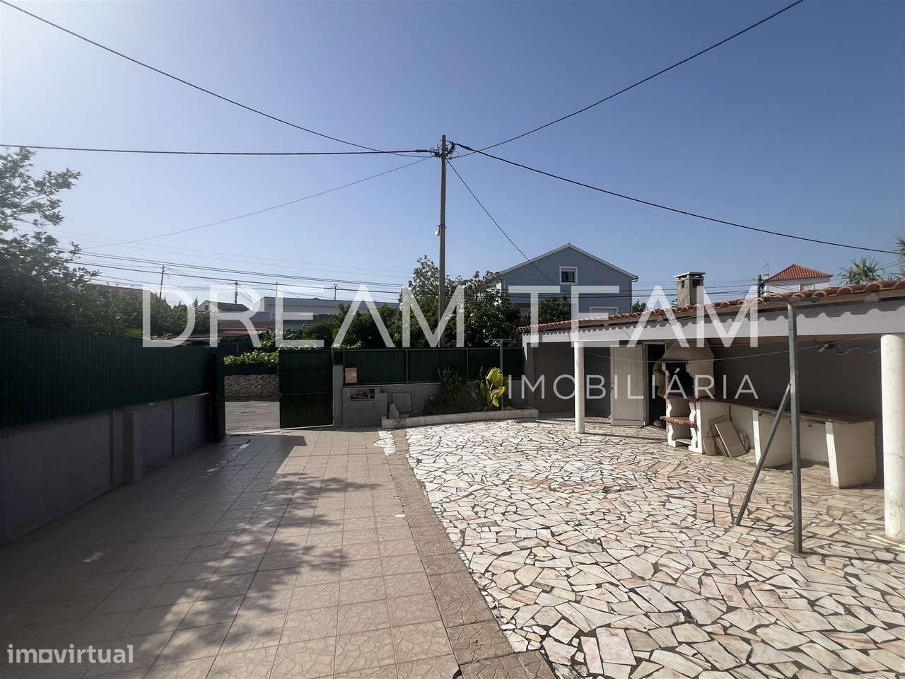 Moradia T4 Bifamiliar na Charneca da Caparica para Remodelação-5