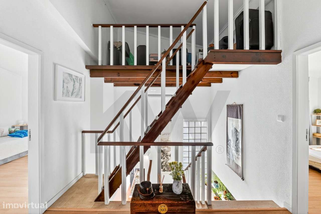 Moradia T4+1 com Piscina Coberta, Jardim e Churrasqueira em Alcoitão,-37