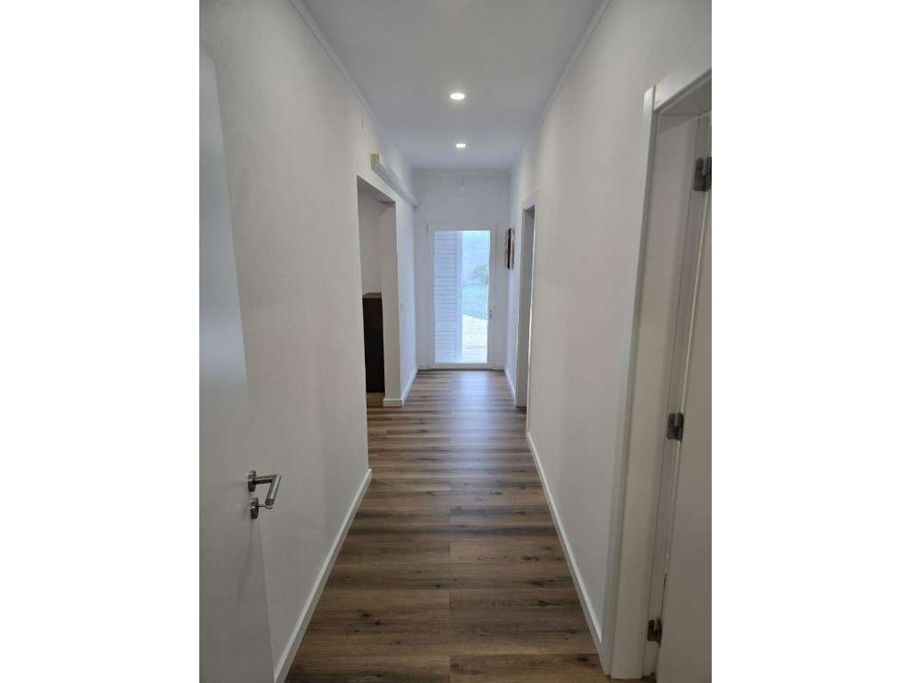 Simpática Moradia Térrea T2 com Piscina - Totalmente Remodelada-11