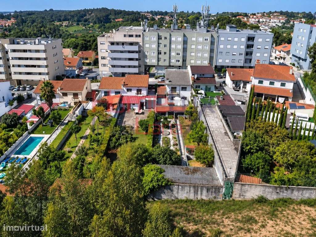 Moradia T4 em Fânzeres-47