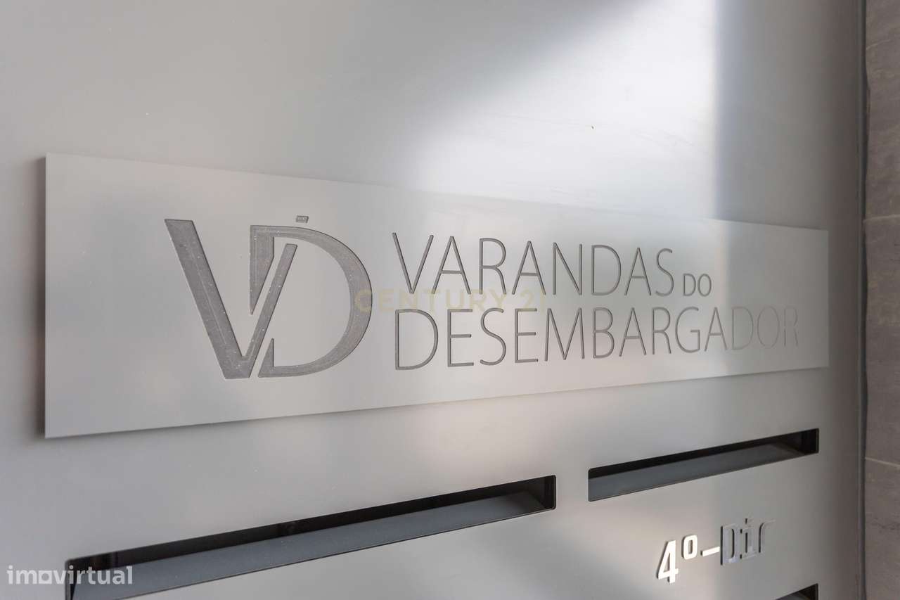 Dois Apartamentos Modernos (T3 + T2) na Qta. do Desembargador – Feijó-5