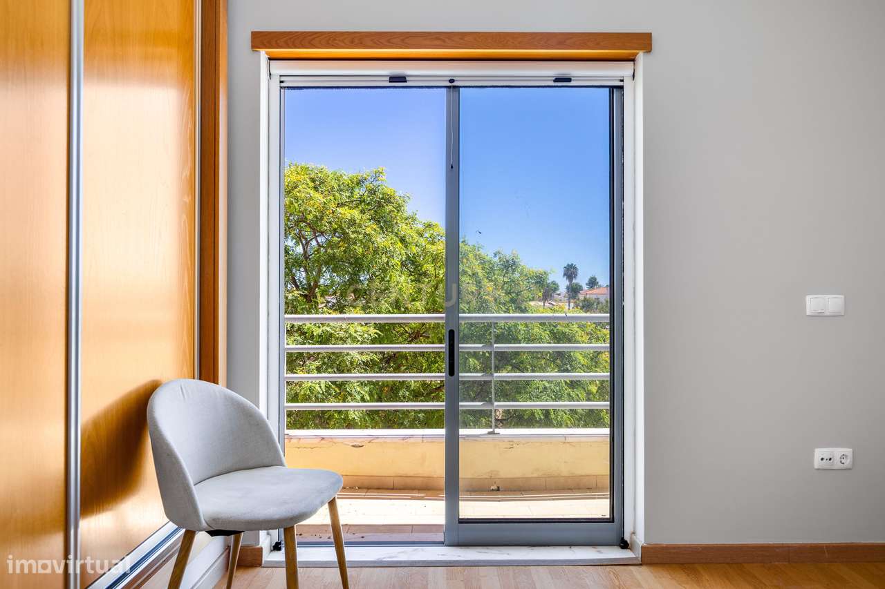 Apartamento T3 com Garagem na Quinta João de Ourém — Olhão-22