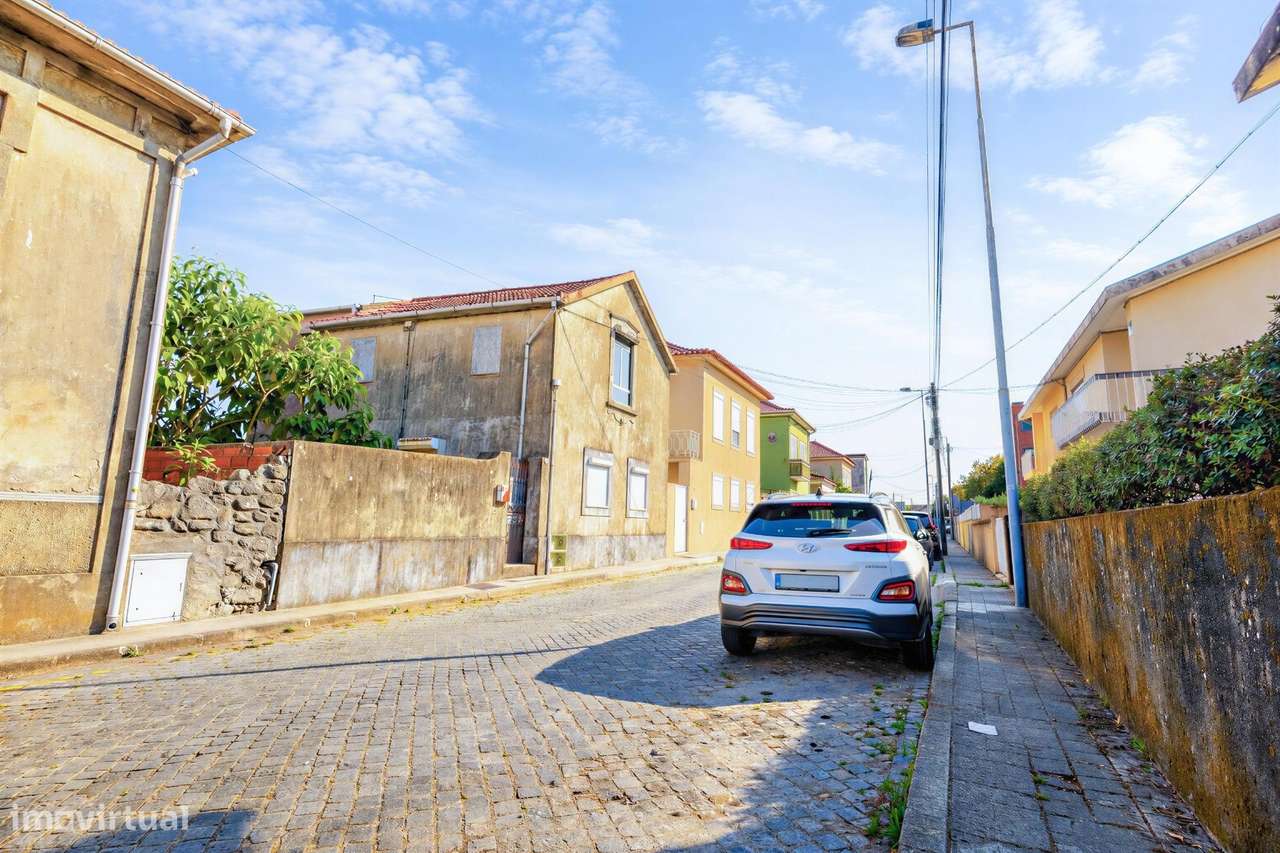 Casa Bifamiliar na Senhora da Hora | 185 m2 | Terreno com Cerca de...-35