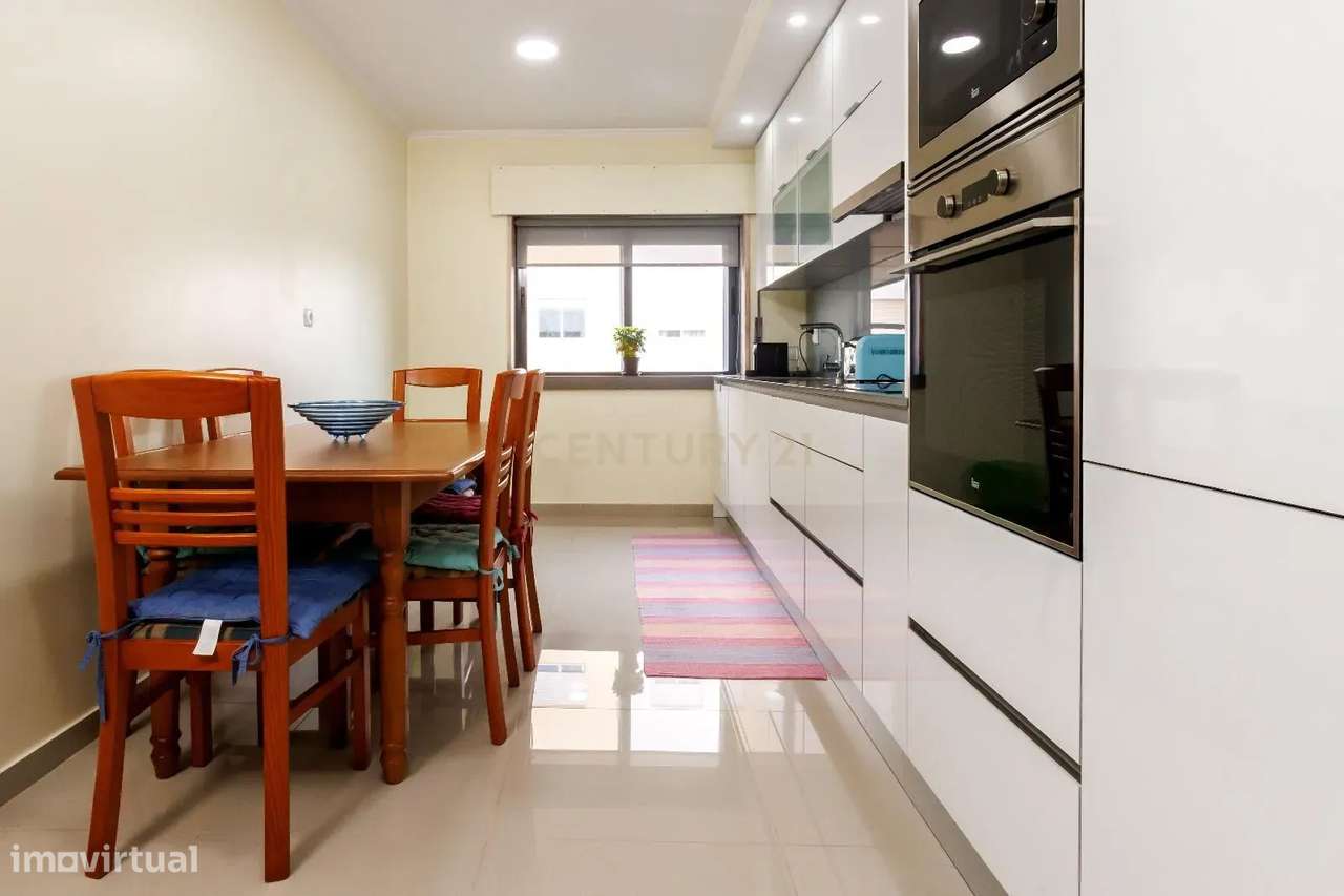 T2 R/c. alto - Remodelado - Torre da Marinha-8