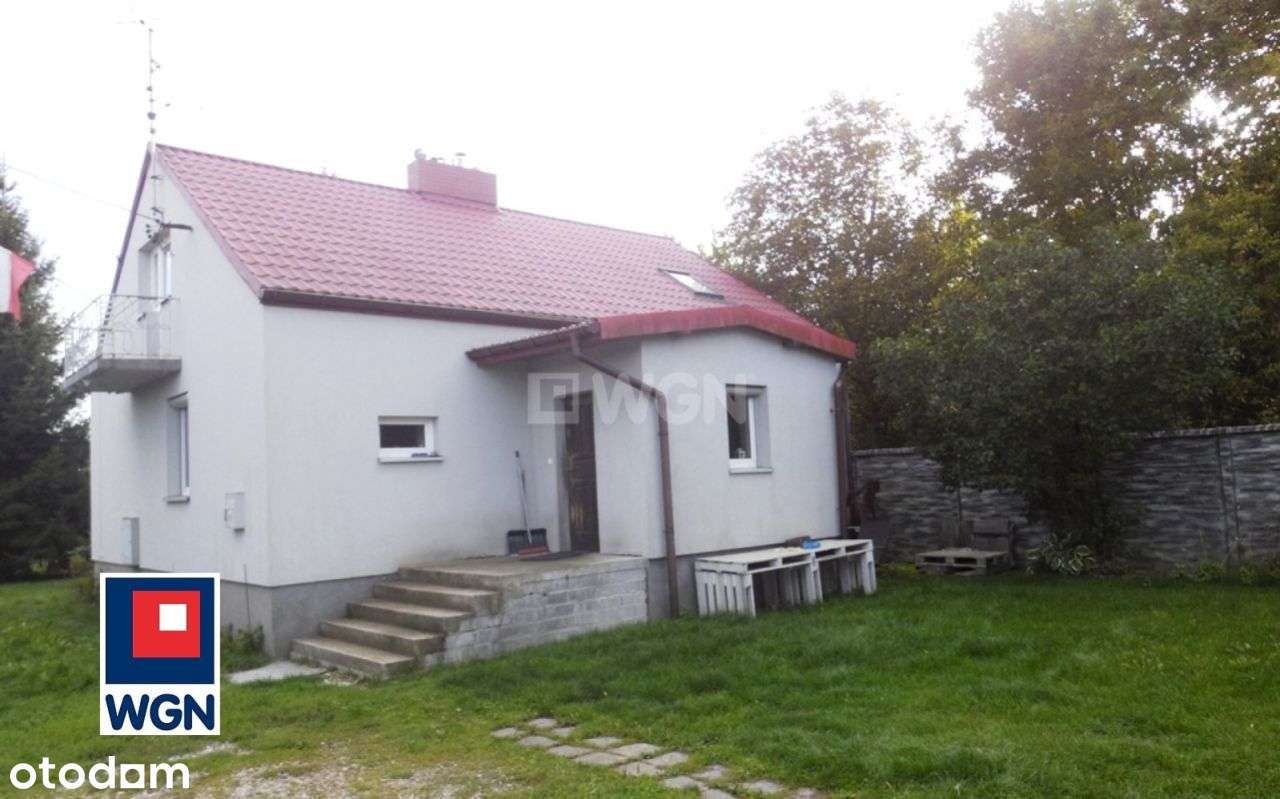 Dom z budynkiem gospodarczym w cichej okolicy