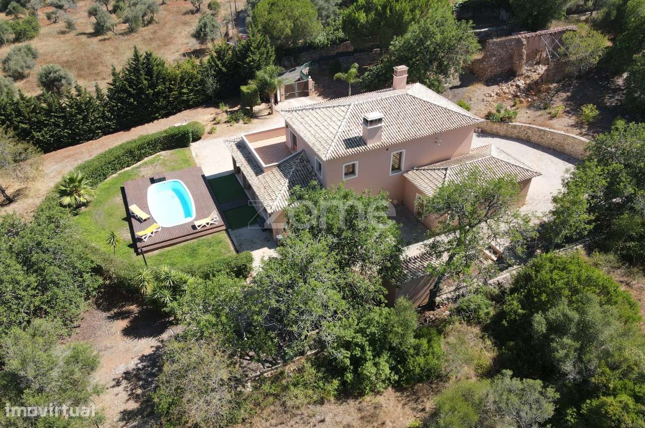 Moradia isolada T4 com Piscina e terreno em Messines - Grande imagem: 1/60