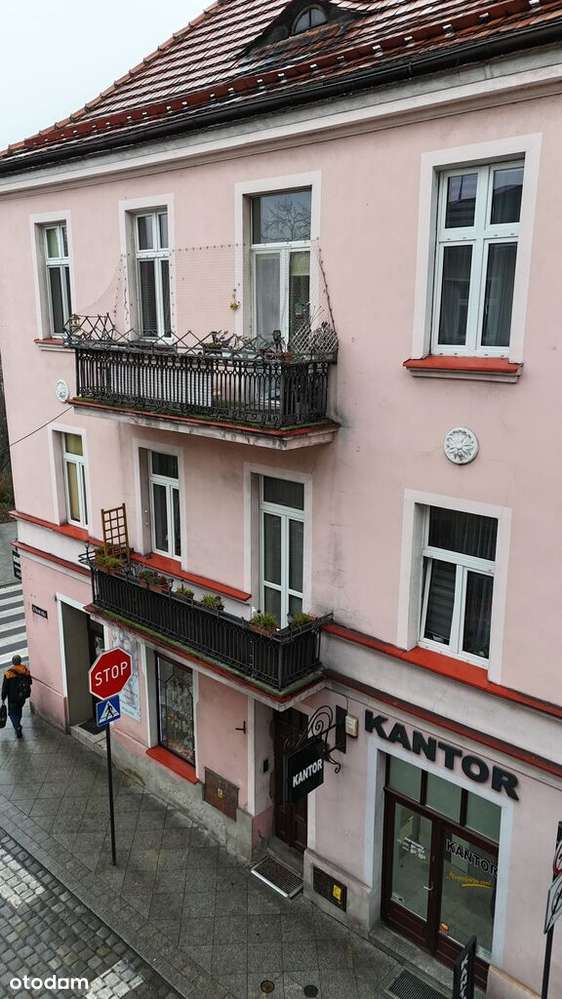 Piękna kamienica w sercu miasta-15