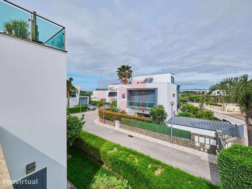 Moradia T4 de Luxo com piscina inserida no condominio privado em Sã...-48