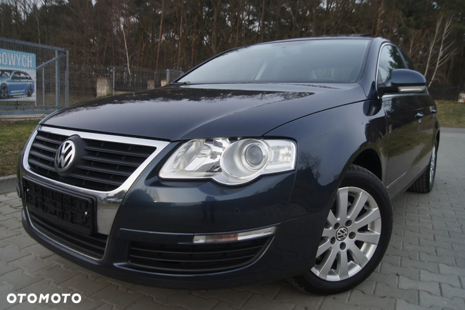 Volkswagen Passat 1.9 TDI Highline - 1