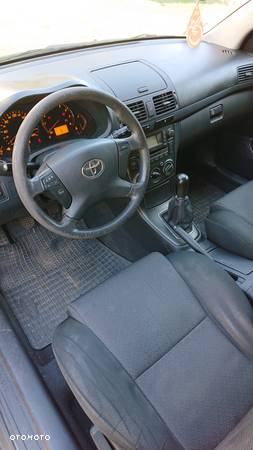 Toyota Avensis - 11