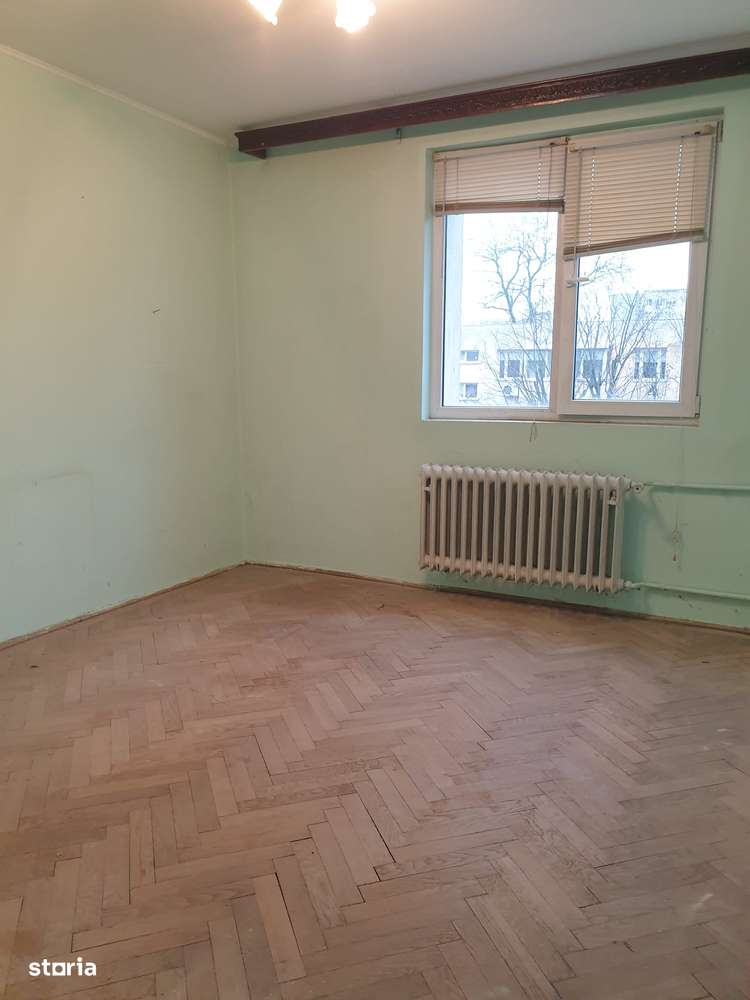 Titan Potcoava- parc Brancusi-3