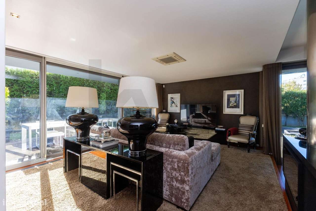 Fantástica moradia T3, com  jardim, piscina, situada em zona tranquila-15