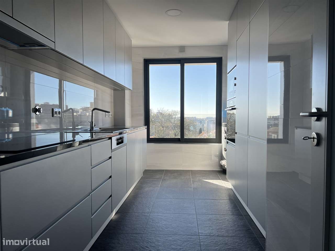 T3 novo junto à Rotunda da Boavista - Grande imagem: 5/23