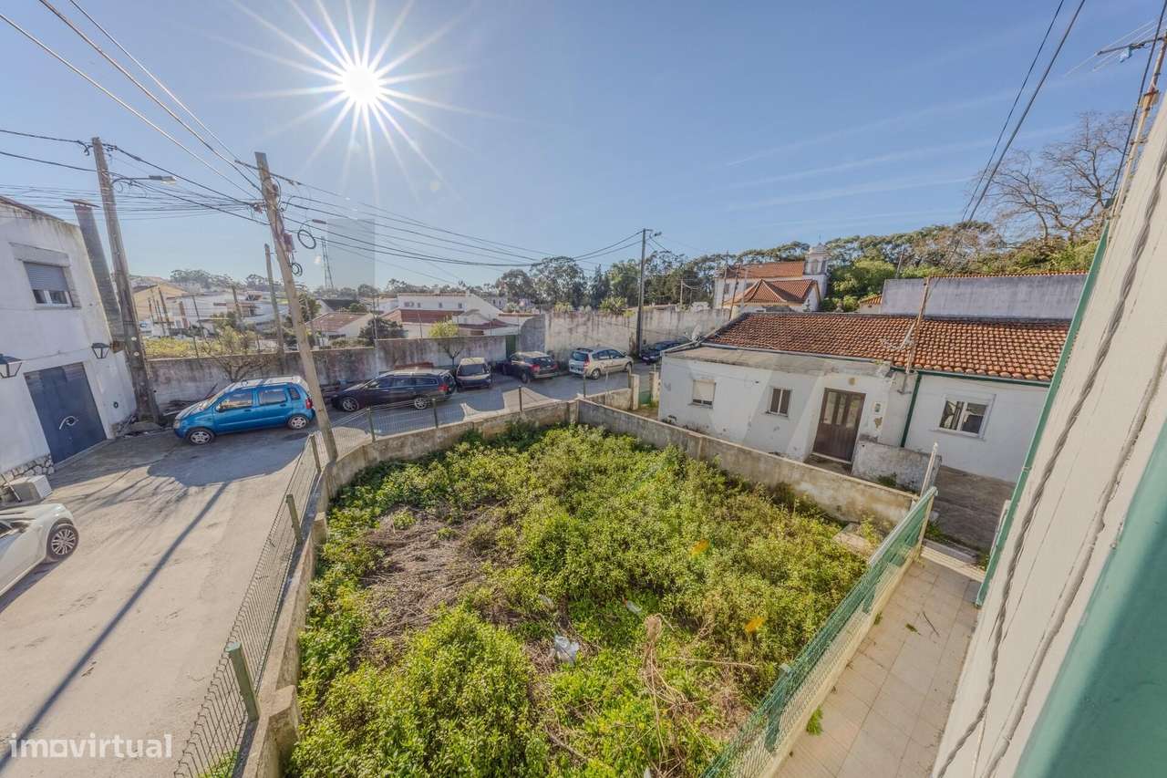 Moradia Bi-Familiar + 2 Anexos Habitáveis na Sobreda Caparica-9