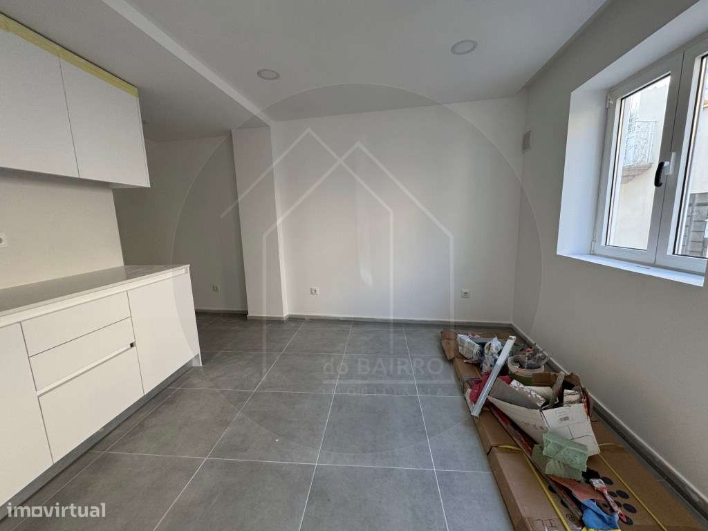 Estúdio T0 moderno, edifício reabilitado, Mourilhe-Mangualde-3