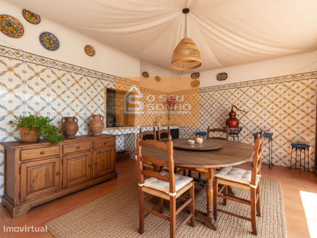 Moradia T4 em Santa Bárbara de Nexe-9