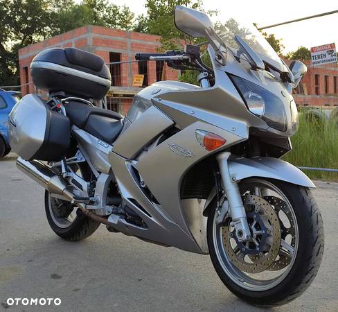 Yamaha FJR - 6