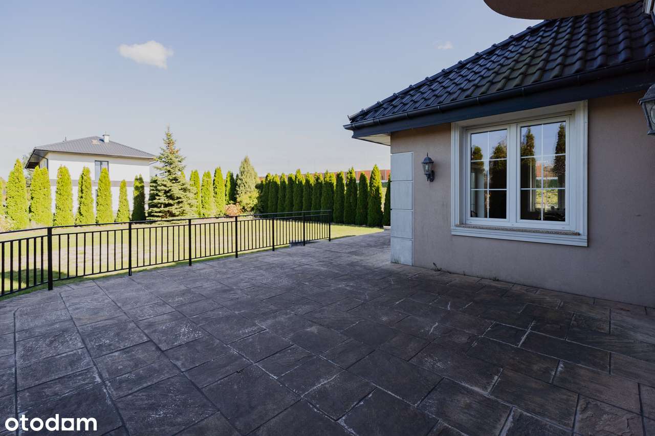 Wolnostojący, imponujący dom 361 m2, do zamieszkania-17