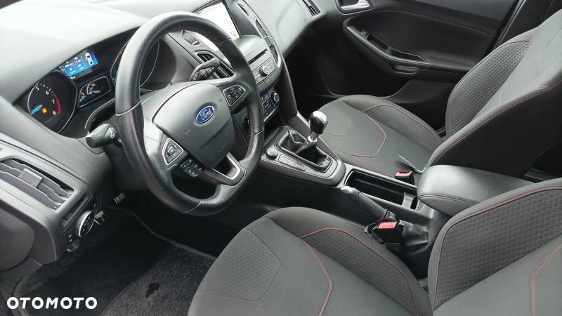 Ford Focus Turnier 1.5 EcoBoost Start-Stopp-System ST-LINE - 17