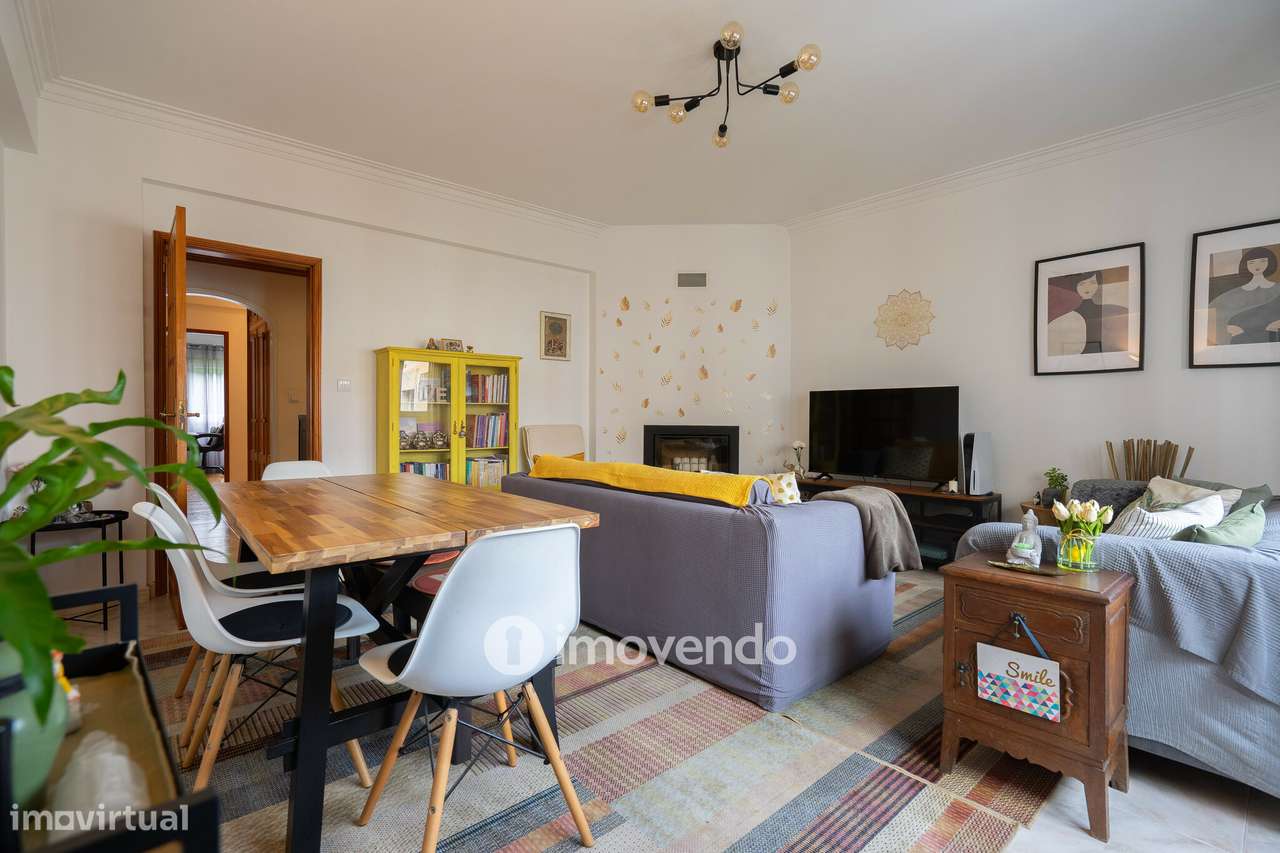 Apartamento T3 com áreas amplas e arrecadação, em Carnaxide - Grande imagem: 3/45