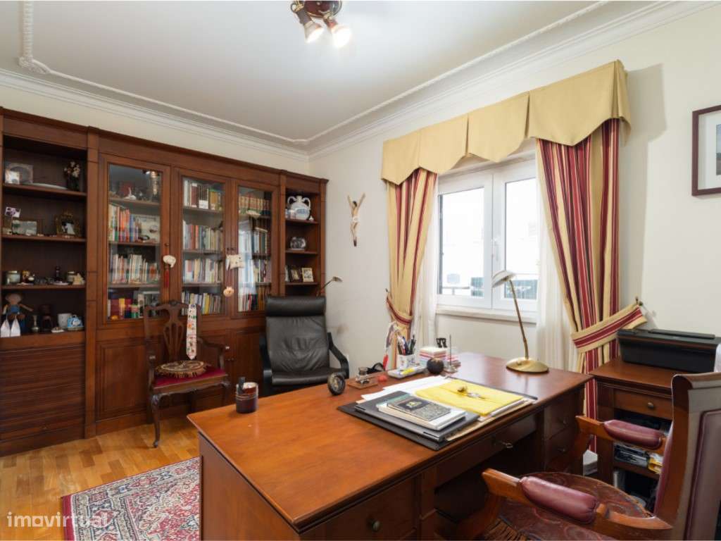 Moradia T4+1 localizada no bairro do 'Casal Novo'.-21