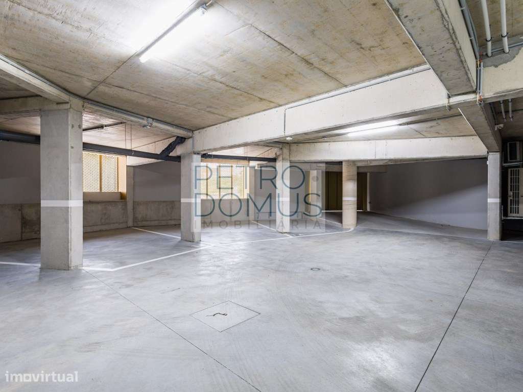 Apartamento T1+1 Único no Centro Histórico de Leiria-24