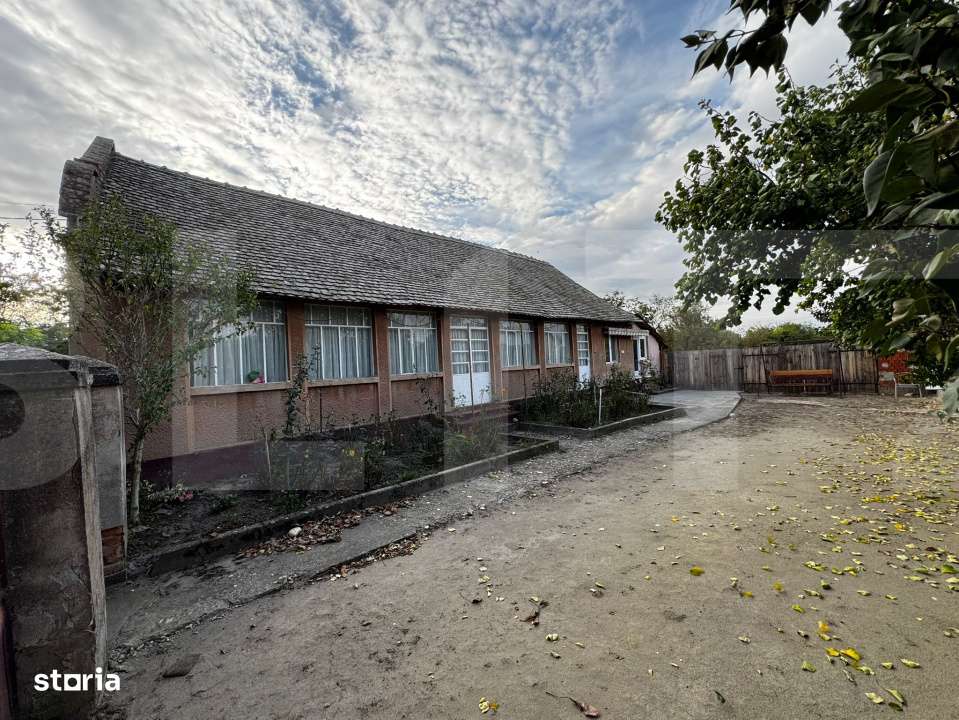 Casa 4 camere cu teren de 3892 mp - Imagine principală: 4/15