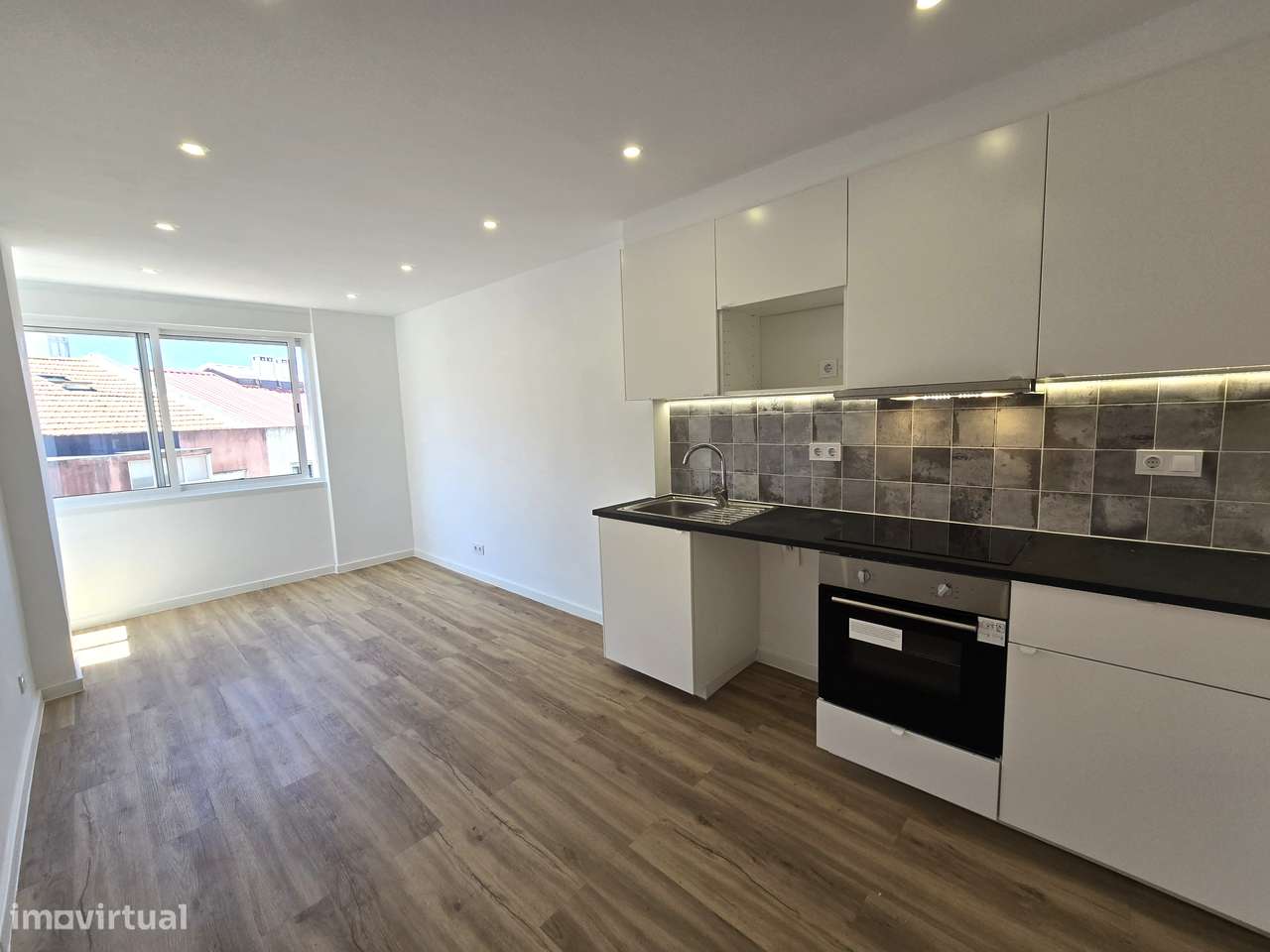 Apartamento T3 Totalmente Remodelado – Cacém-0