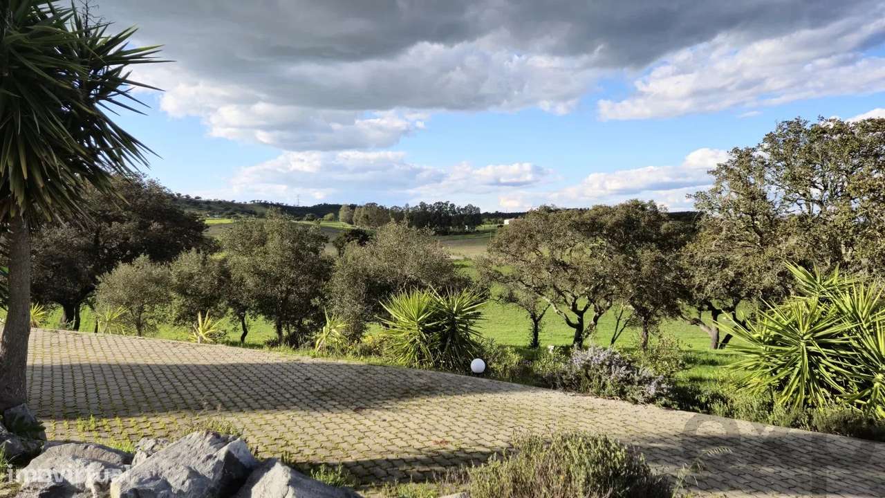 Casa senhorial privada com piscina em mais de 5 hectares.-50