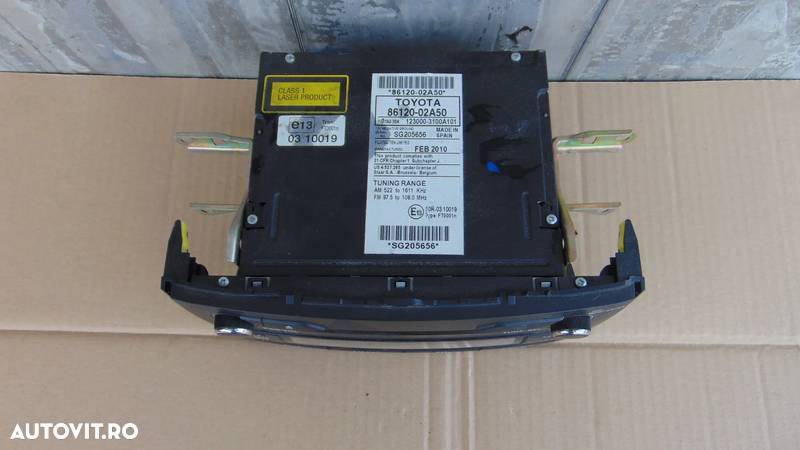 Vand radio CD Toyota auris 1.4 benzina an 2006-2012 - 3