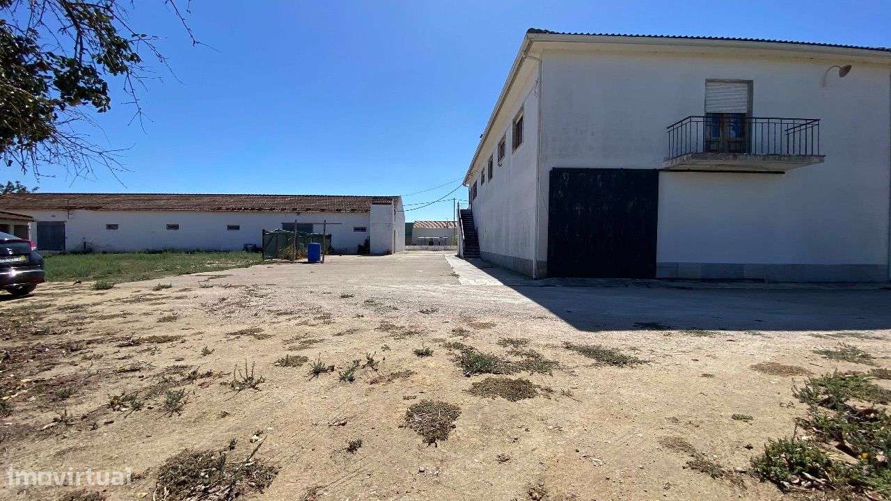 Lote de terreno com 53.162,5m2, localizado a 3Km do Nó do Carregado-28