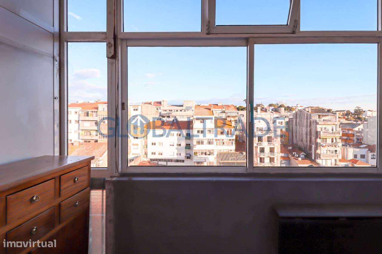 Apartamento T1+1 no coração do Porto-25