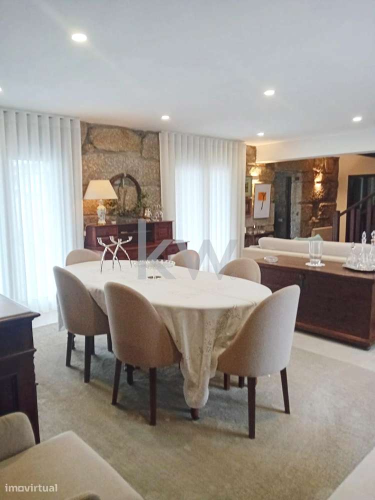 Venda de moradia T5 com grande jardim exterior e area bruta de 472 m2 - Grande imagem: 2/40