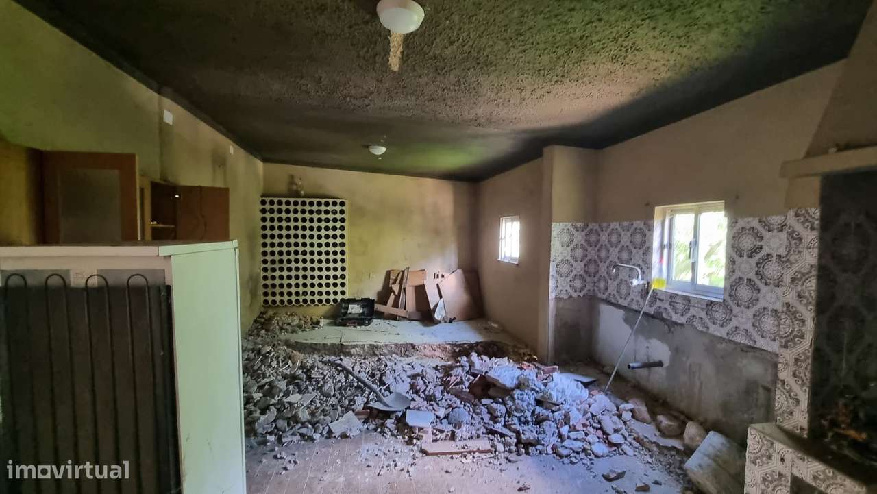 2 Moradias para remodelar com logradouro - Carvalhal Benfeito-33