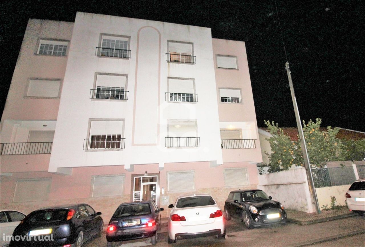 Apartamento T2 (3 assoalhadas) com Arrecadação, na Quinta do Conde