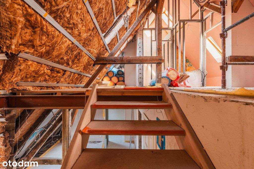 Dwupoziomowy apartament z własną przeszkloną wieżą-11