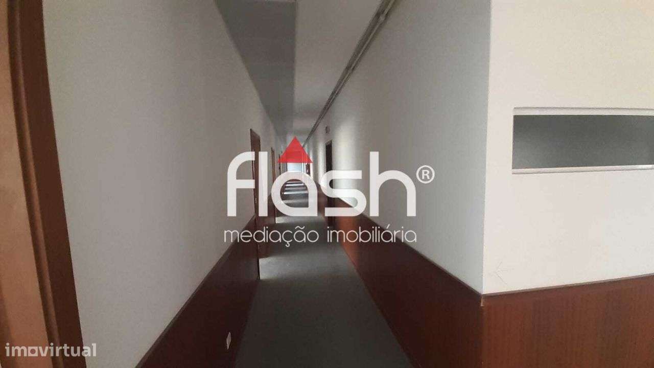 Venda de Espaço de loja/escritórios no Restelo-17