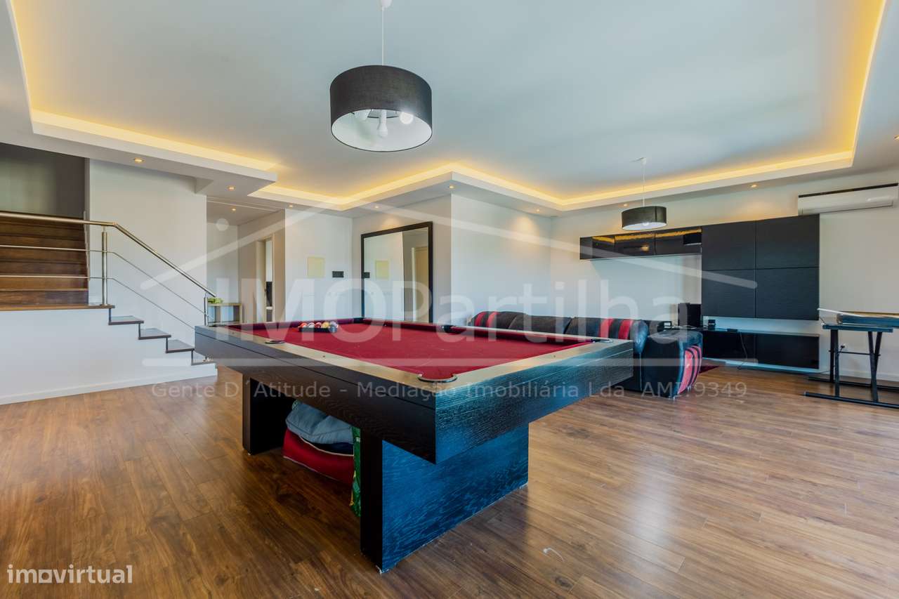 Moradia T5 | 358 m2 | Piscina e Campo de Basquetebol| Rio de Mouro-1