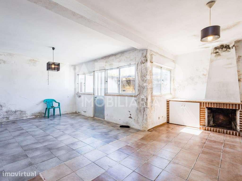 Moradia T2 com Terreno - (Imóvel sem licença de utilização, escritu...-12