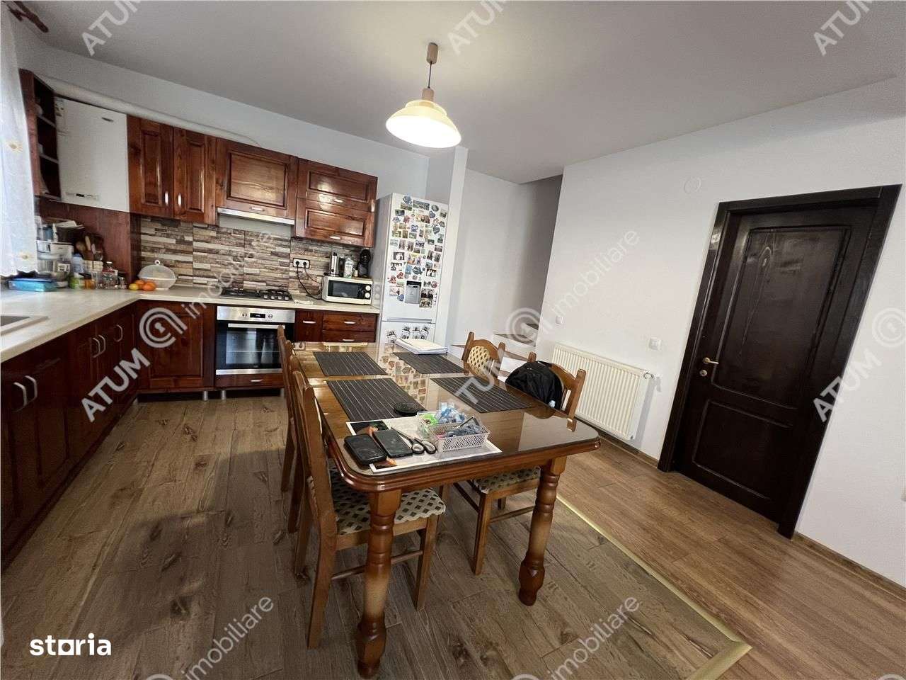 Casa cu 4 camere 2 bai si curte proprie in zona Arhitectilor-14