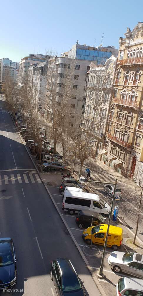 T5 com 3 casas de banho e 200m² em Lisboa - Grande imagem: 2/33